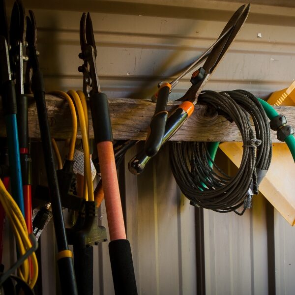 rubbermaid garden storage tool in shed