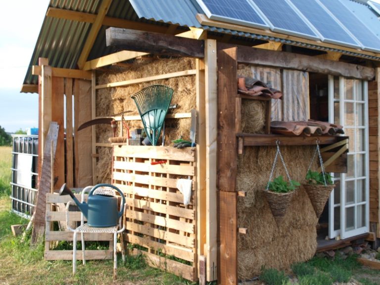 outdoor pallet garden storage